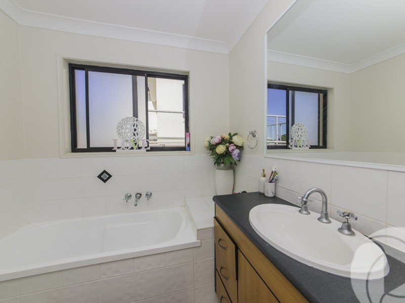 13 Menton Avenue, Varsity Lakes QLD 4227