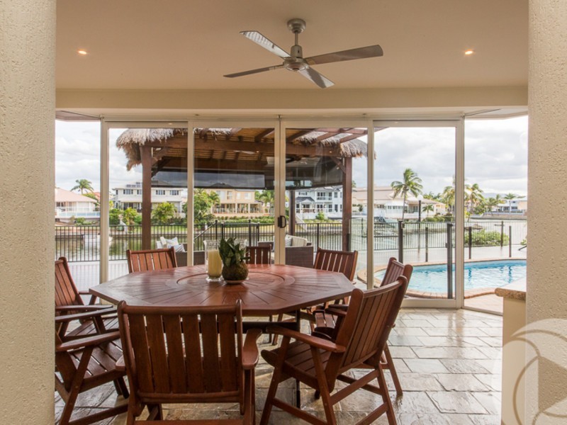 6 Crestmore Court, Mermaid Waters QLD 4218