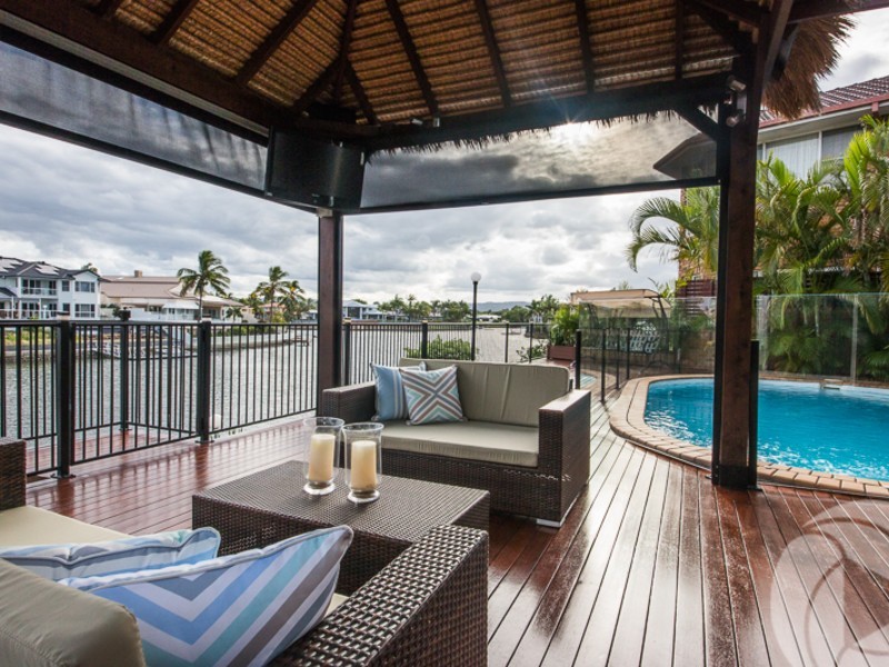 6 Crestmore Court, Mermaid Waters QLD 4218