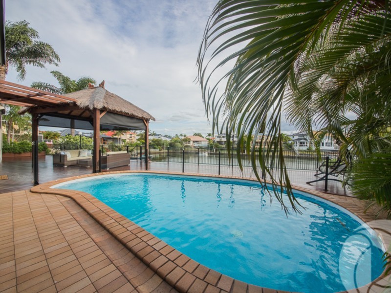 6 Crestmore Court, Mermaid Waters QLD 4218