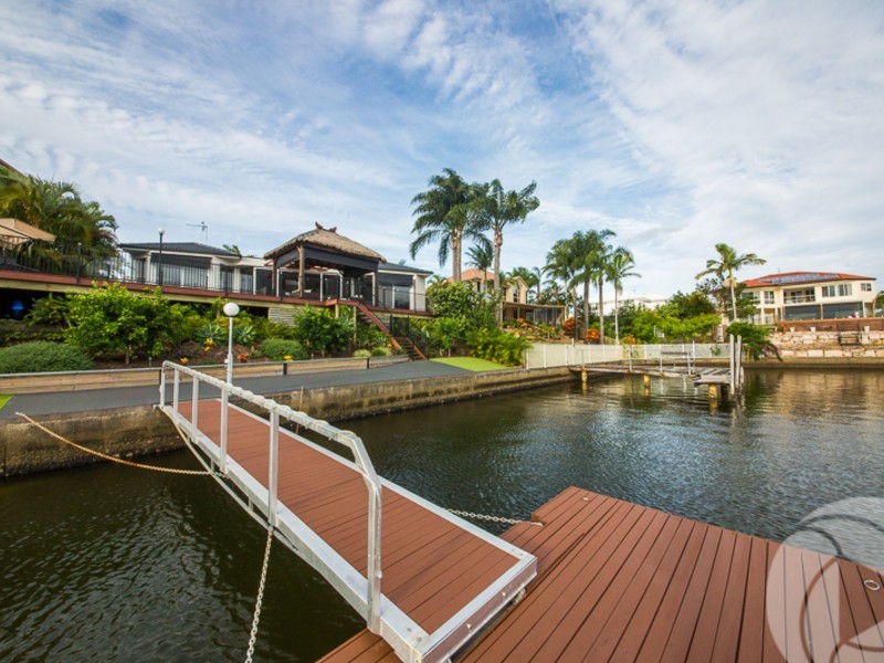 6 Crestmore Court, Mermaid Waters QLD 4218