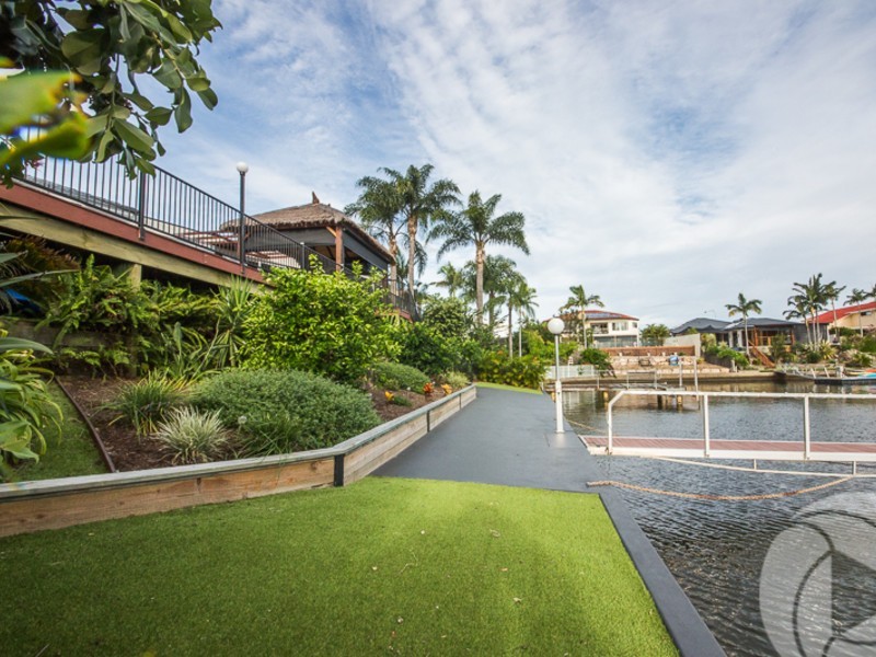 6 Crestmore Court, Mermaid Waters QLD 4218