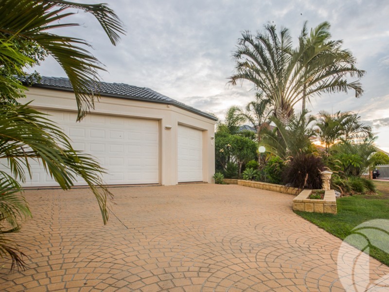 6 Crestmore Court, Mermaid Waters QLD 4218