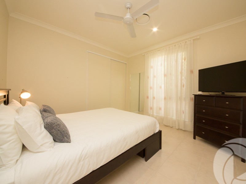 6 Crestmore Court, Mermaid Waters QLD 4218