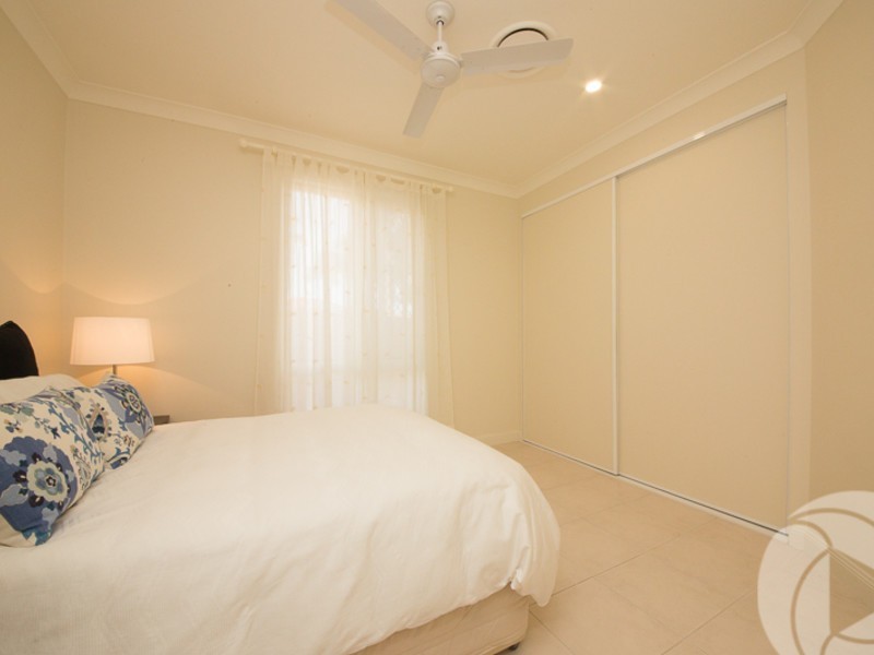 6 Crestmore Court, Mermaid Waters QLD 4218