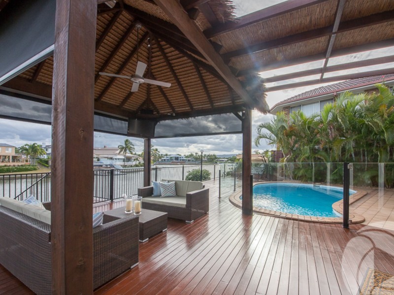 6 Crestmore Court, Mermaid Waters QLD 4218