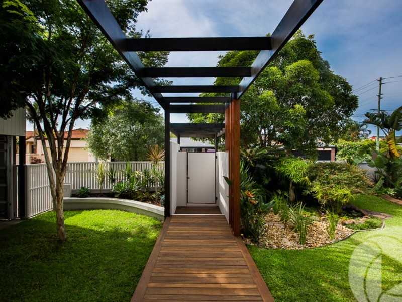 37 Sonder Street, Broadbeach Waters QLD 4218