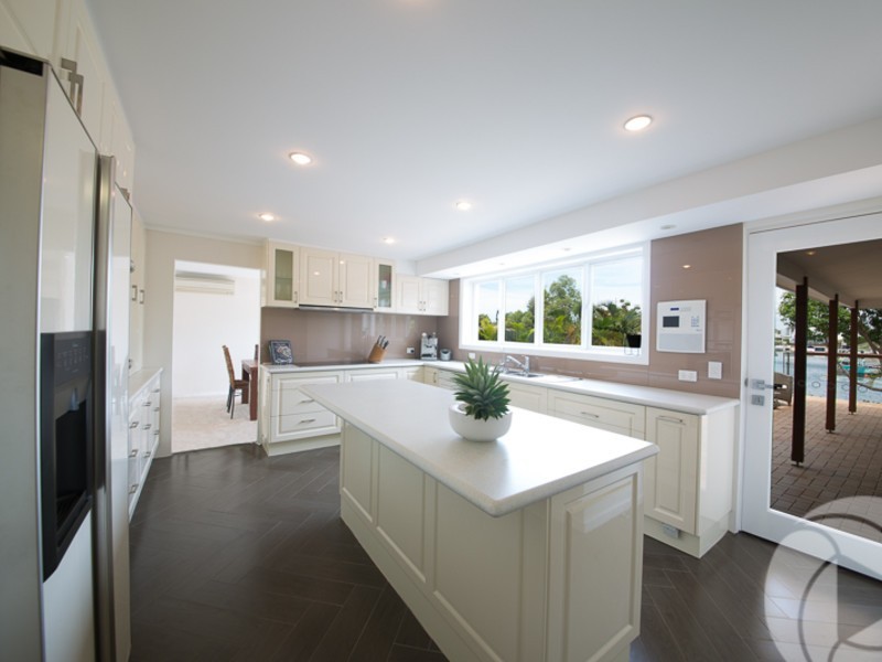 37 Sonder Street, Broadbeach Waters QLD 4218