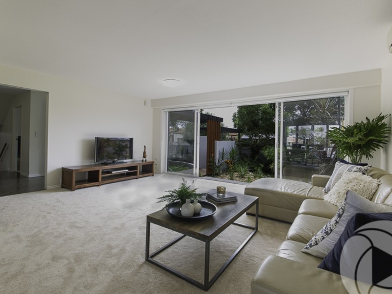 37 Sonder Street, Broadbeach Waters QLD 4218