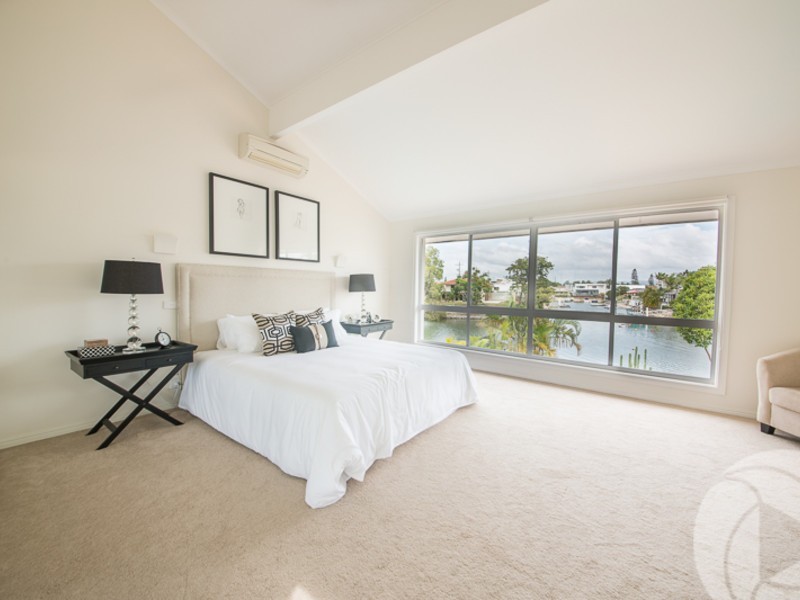 37 Sonder Street, Broadbeach Waters QLD 4218
