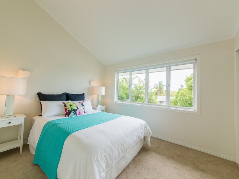 37 Sonder Street, Broadbeach Waters QLD 4218