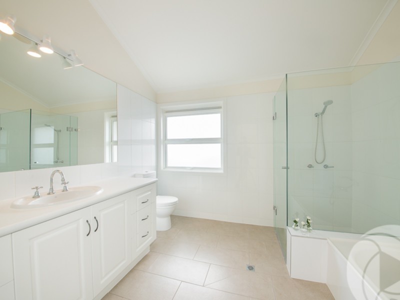 37 Sonder Street, Broadbeach Waters QLD 4218