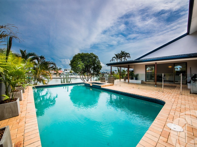 37 Sonder Street, Broadbeach Waters QLD 4218