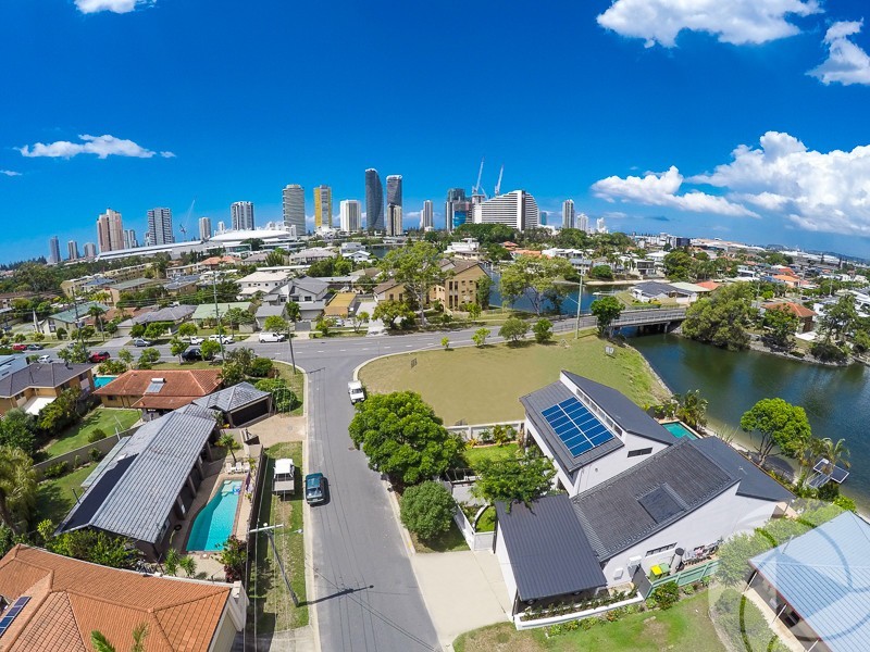37 Sonder Street, Broadbeach Waters QLD 4218