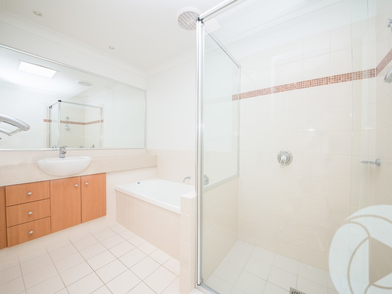 69/302 Christine Avenue, Varsity Lakes QLD 4227