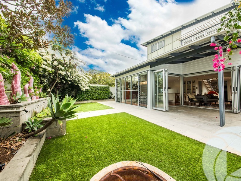 16 Petrel Avenue, Mermaid Beach QLD 4218