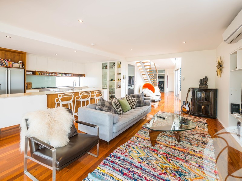 16 Petrel Avenue, Mermaid Beach QLD 4218