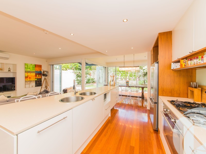 16 Petrel Avenue, Mermaid Beach QLD 4218