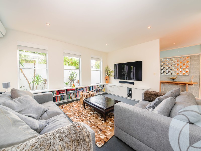 16 Petrel Avenue, Mermaid Beach QLD 4218