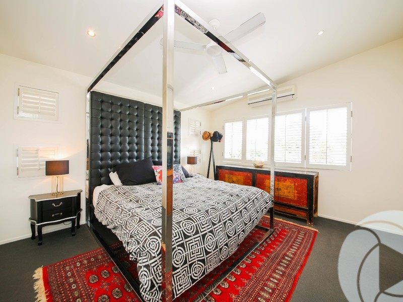 16 Petrel Avenue, Mermaid Beach QLD 4218