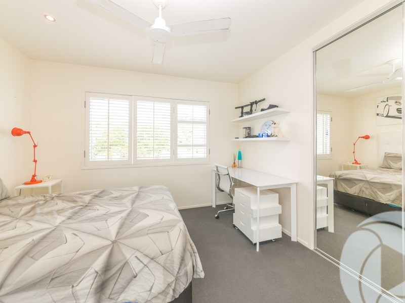 16 Petrel Avenue, Mermaid Beach QLD 4218