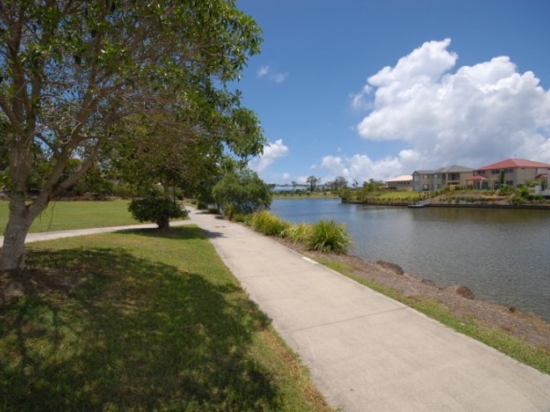 8 Grenada Court, Varsity Lakes QLD 4227
