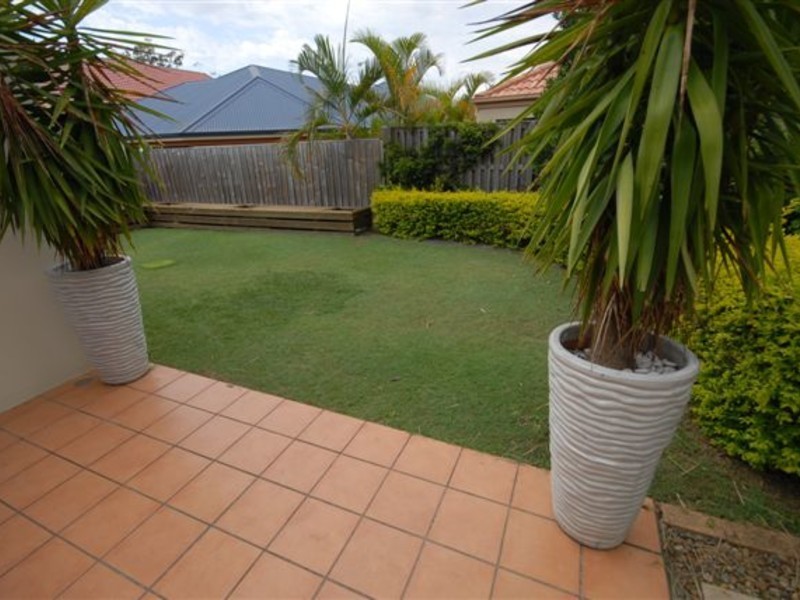 8 Grenada Court, Varsity Lakes QLD 4227