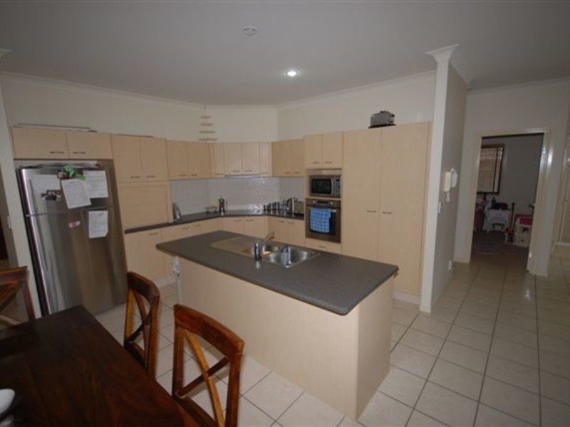 8 Grenada Court, Varsity Lakes QLD 4227