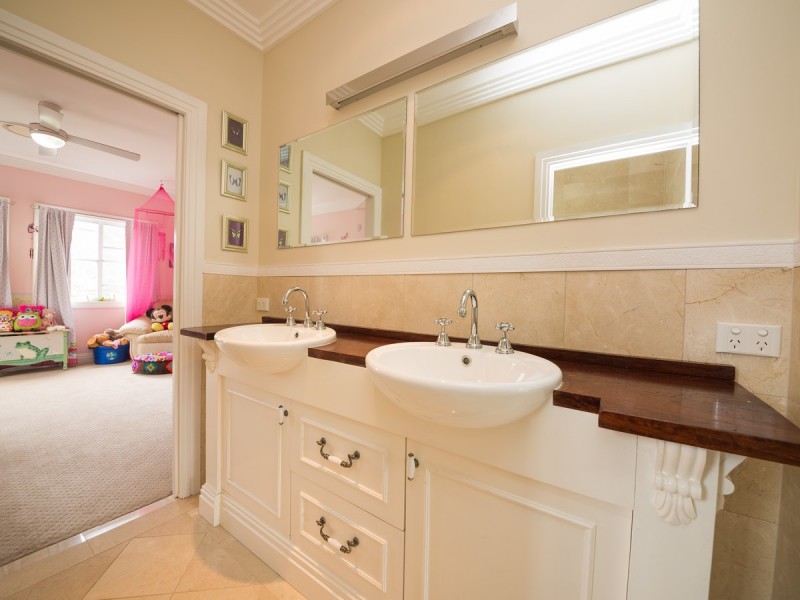 9 Fairy Wren Court, Bonogin QLD 4213