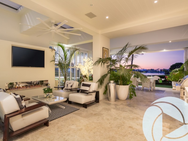 8-10 Marseille Court, Sorrento QLD 4217
