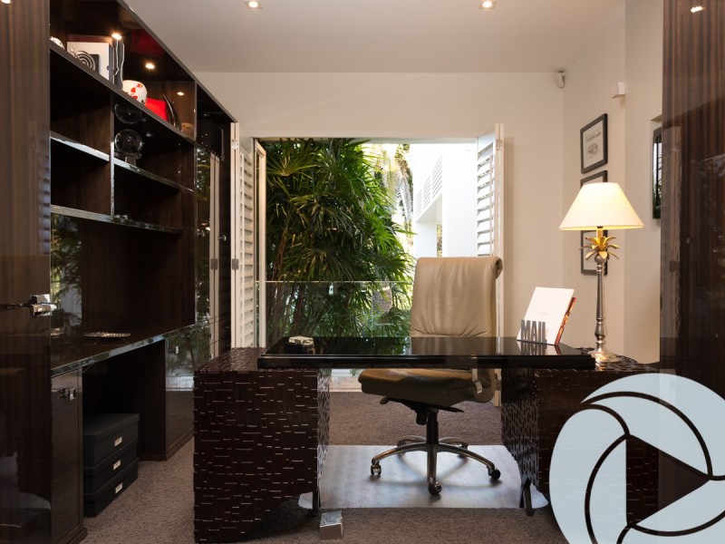 8-10 Marseille Court, Sorrento QLD 4217