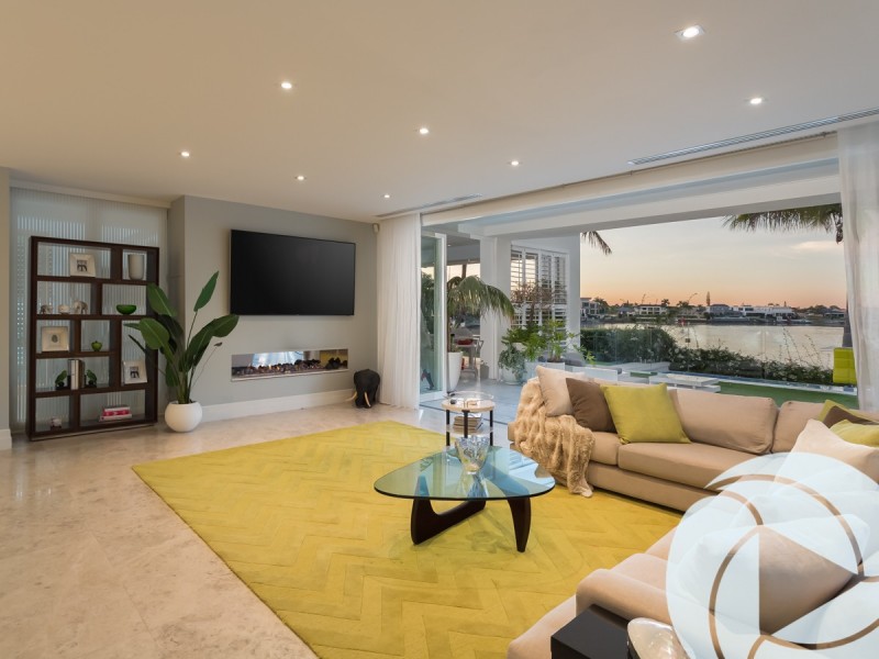 8-10 Marseille Court, Sorrento QLD 4217