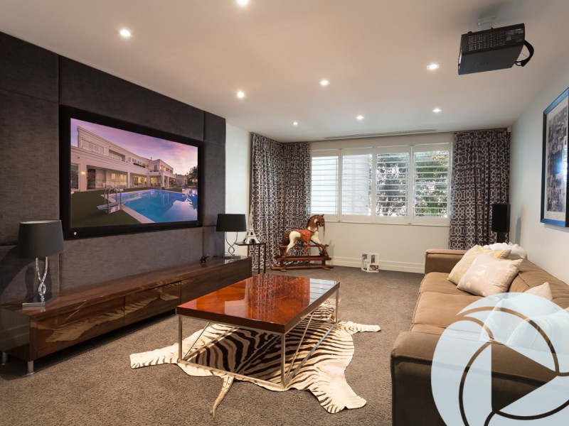 8-10 Marseille Court, Sorrento QLD 4217
