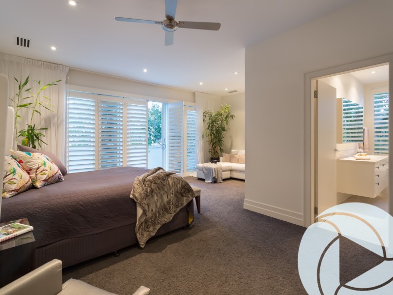 8-10 Marseille Court, Sorrento QLD 4217