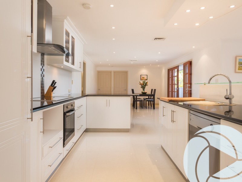 8 Forster Avenue, Bundall QLD 4217