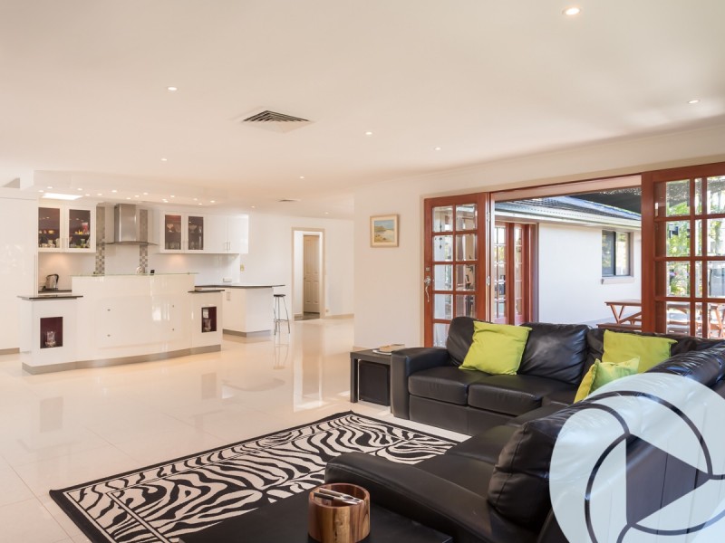 8 Forster Avenue, Bundall QLD 4217