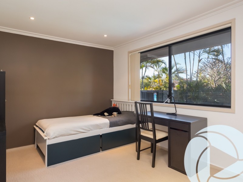 8 Forster Avenue, Bundall QLD 4217