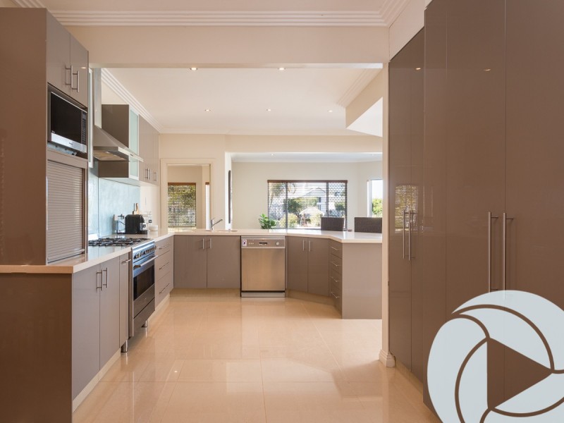 108 Edinburgh Road, Benowa Waters QLD 4217