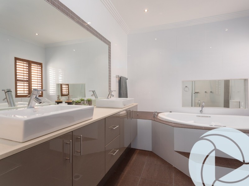 108 Edinburgh Road, Benowa Waters QLD 4217