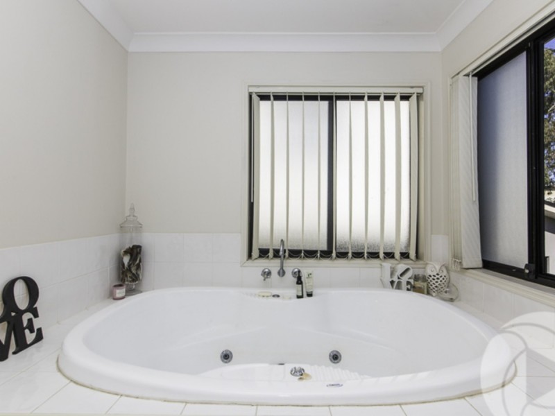13 Menton Avenue, Varsity Lakes QLD 4227