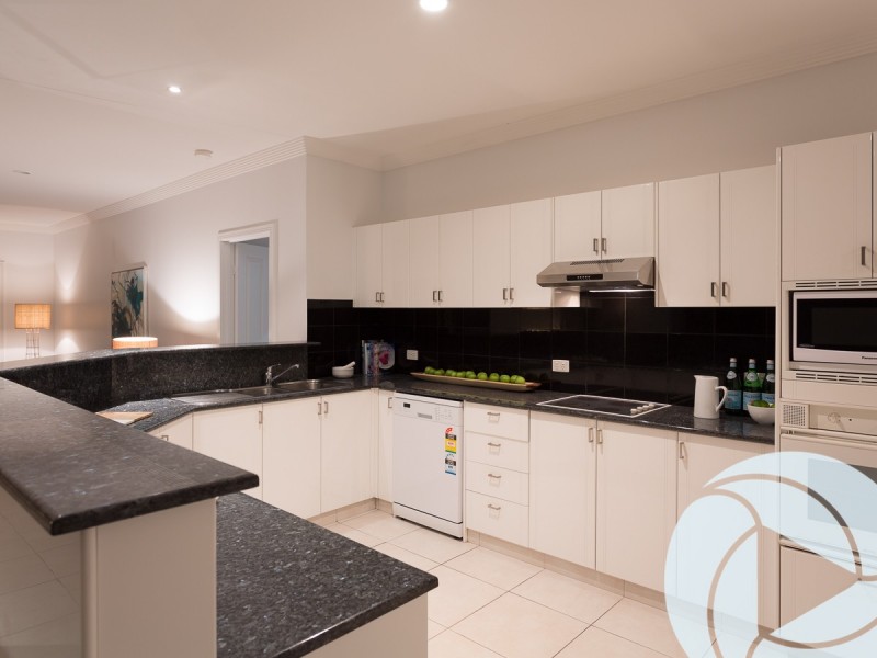 118 Edinburgh Road, Benowa Waters QLD 4217