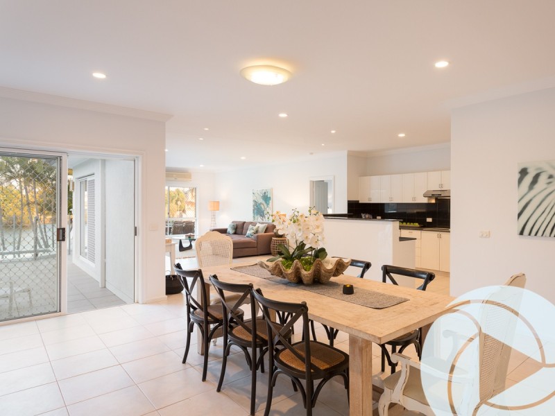 118 Edinburgh Road, Benowa Waters QLD 4217