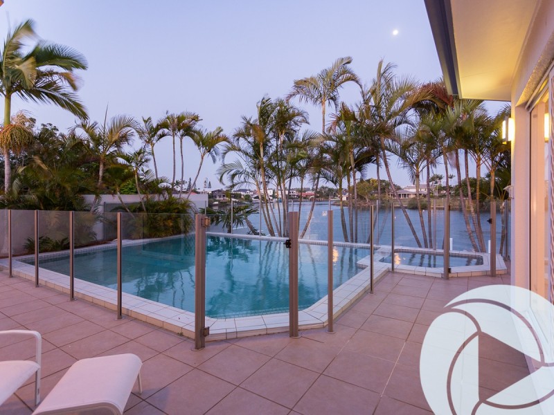 118 Edinburgh Road, Benowa Waters QLD 4217