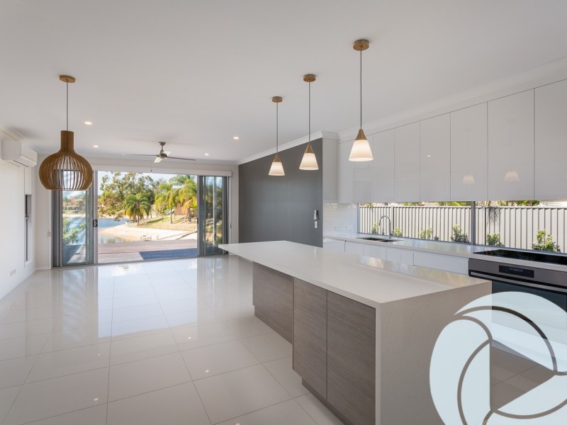 2/184 Rio Vista Boulevard, Mermaid Waters QLD 4218