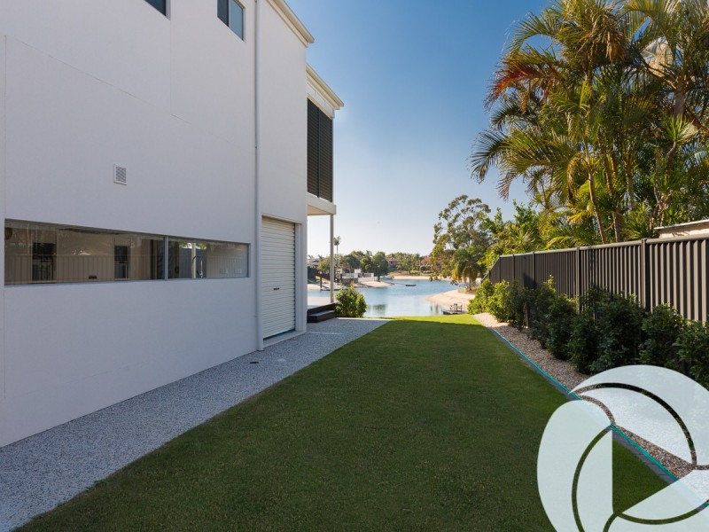2/184 Rio Vista Boulevard, Mermaid Waters QLD 4218