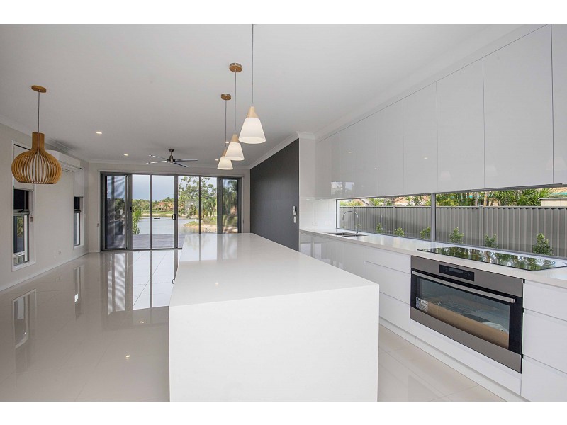 2/184 Rio Vista Boulevard, Mermaid Waters QLD 4218