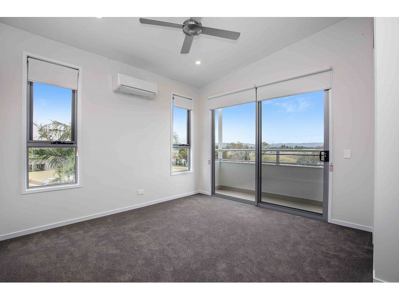 2/184 Rio Vista Boulevard, Mermaid Waters QLD 4218