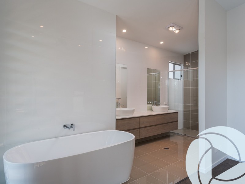 2/184 Rio Vista Boulevard, Mermaid Waters QLD 4218