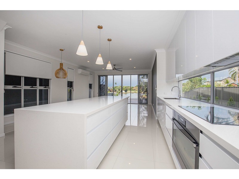 2/184 Rio Vista Boulevard, Mermaid Waters QLD 4218