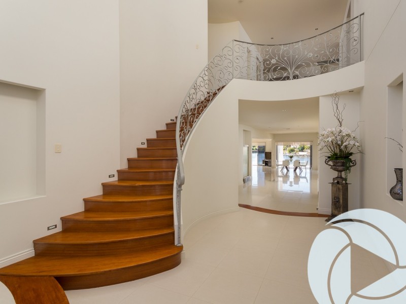 8 San Simeon Drive, Clear Island Waters QLD 4226